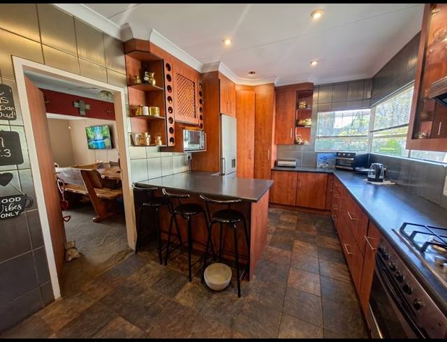 4 BEDROOM HOUSE FOR SALE IN THREE RIVERS